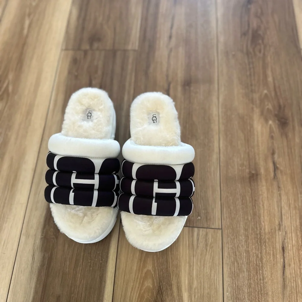 UGG womens maxi slide logo quilted puff platform slipper size 9